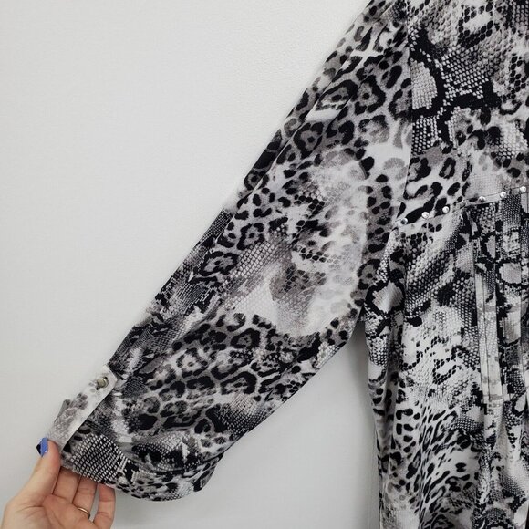 Womens Snakeskin Pintuck Blouse Top Plus Size 3X Black White Long‎ Sleeve V-Neck - Picture 8 of 14